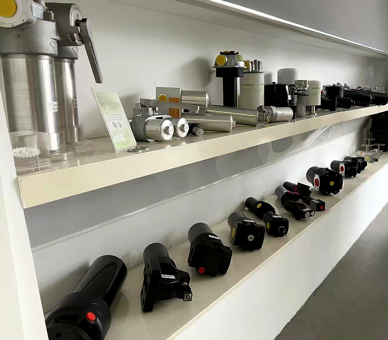 Showroom sản phẩm thủy lực EVOTEK